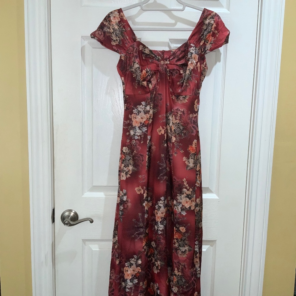 Soho Apparel satin floral maxi dress Sz M cap sleeve New